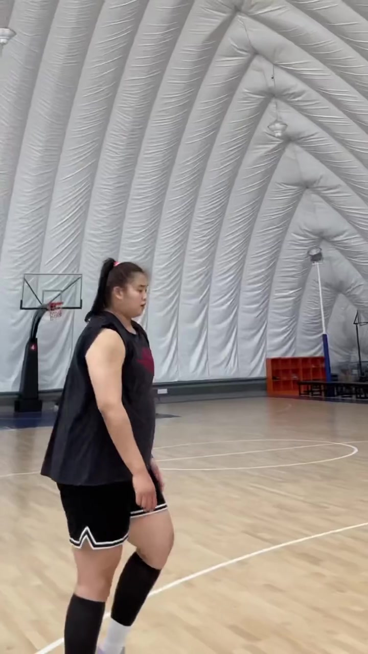 嚯，好魁梧！大寶貝劉禹彤背打你，你能頂住嗎？