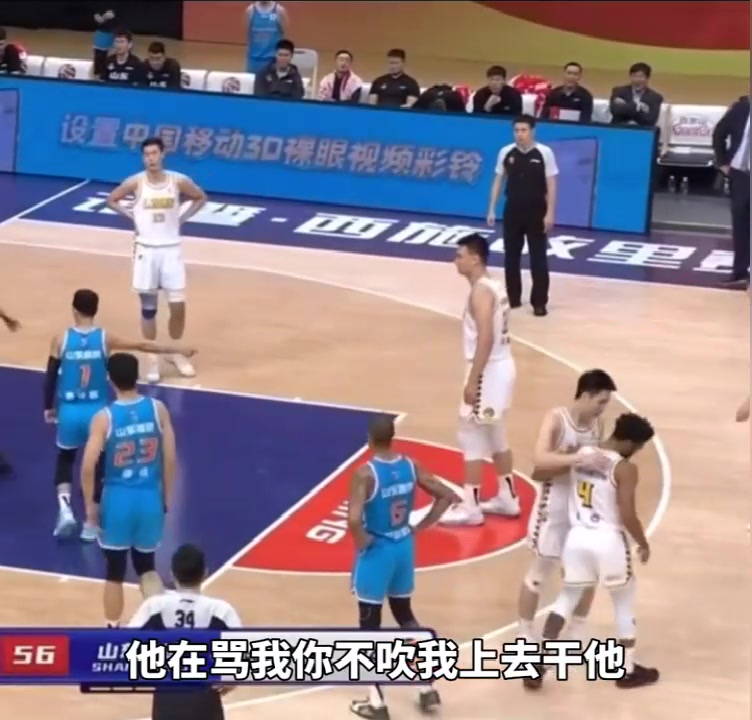 被庫克罵毛了？高詩巖對裁判說：他再罵我你不吹，我就上去干他?。ǜ咴妿r對新疆）