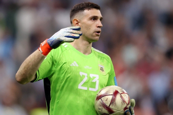 莫佩調(diào)侃撞傷萊諾成就大馬?。骸半y道他不應(yīng)該對(duì)我心存感激嗎？”