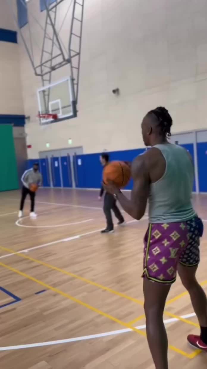 明天要復(fù)出！霍華德ins曬訓(xùn)練視頻：超人就要回歸賽場！（霍華德的ins賬號）